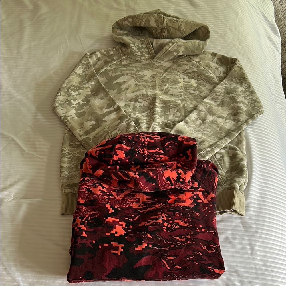 Under Armour Camouflage Hoodies Set in Green and Red